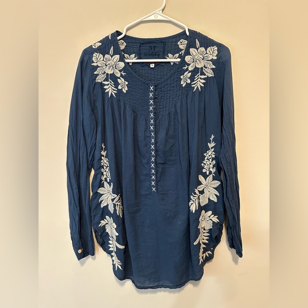 Johnny Was 3J Workshop Blue Long Sleeve Top with White Floral Embroidery Size S